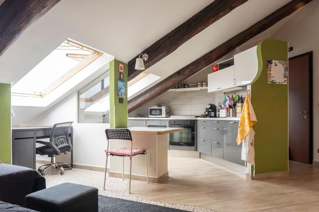 Cozy Attic In The Center Apartamento Turín